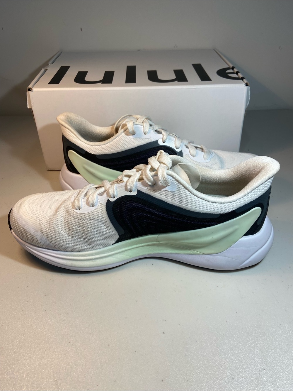 Lululemon Women’s Blissfeel 2 White Black Green Running Shoes SZ 10 - Picture 4 of 15